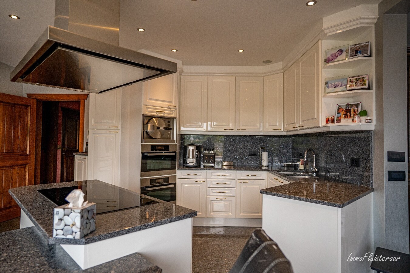 Woning met paardenstallen en loods op ca. 50 are te Rillaar 