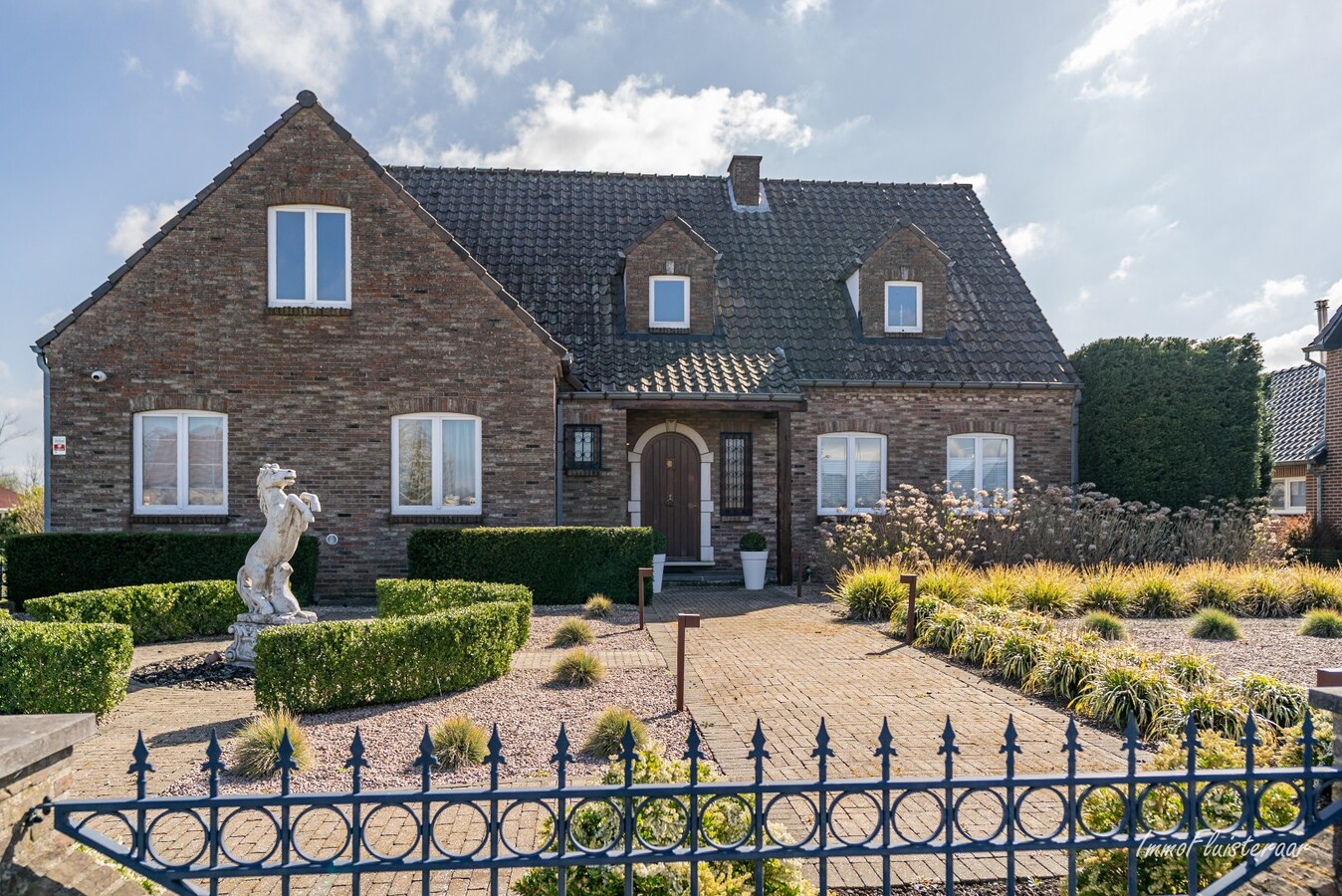 Ruime woning met paardenstallen op ca. 85 are te Kinrooi 