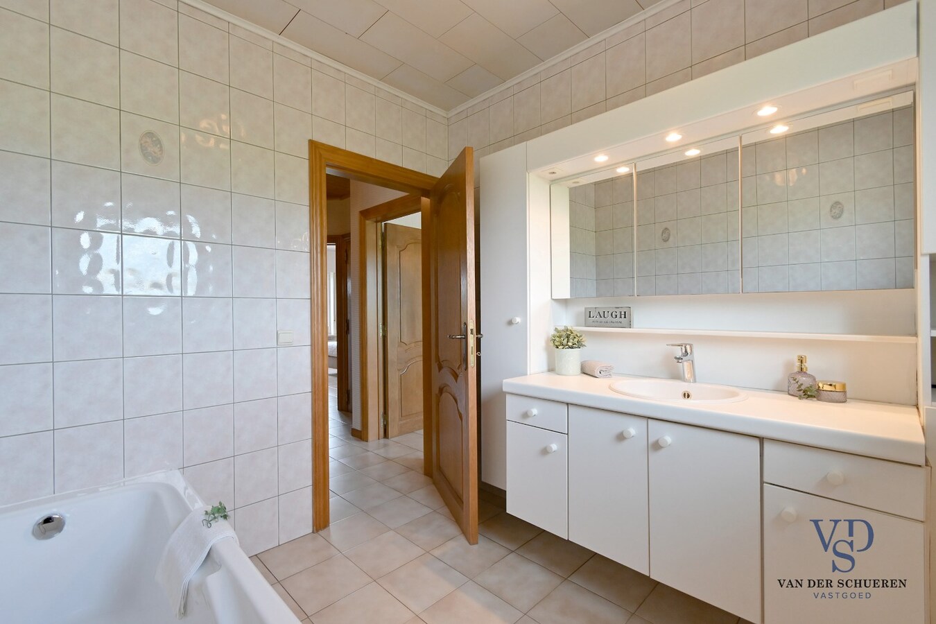 Ruime woning op unieke locatie in het groen, vlakbij Dikkele 