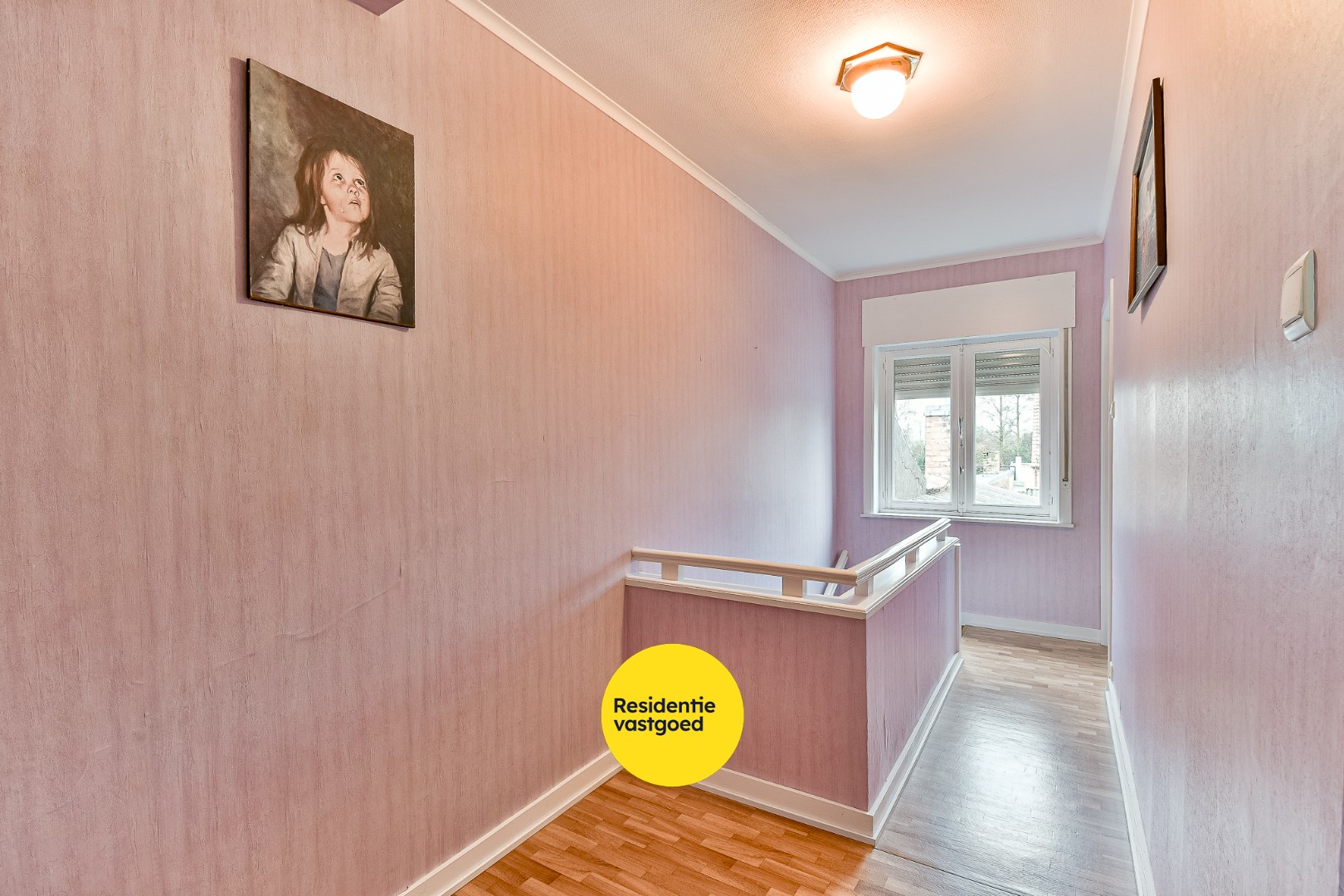 Te renoveren gezinswoning met drie slaapkamers en zongerichte tuin 