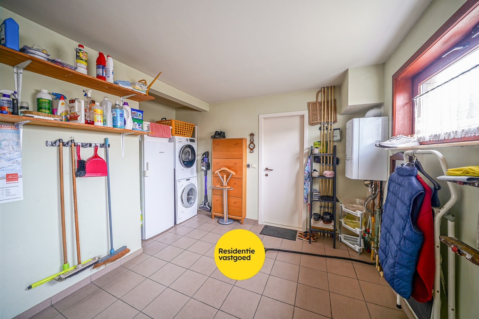 Vrijstaande ruime woning in rustige residentiële wijk in Oudenburg 