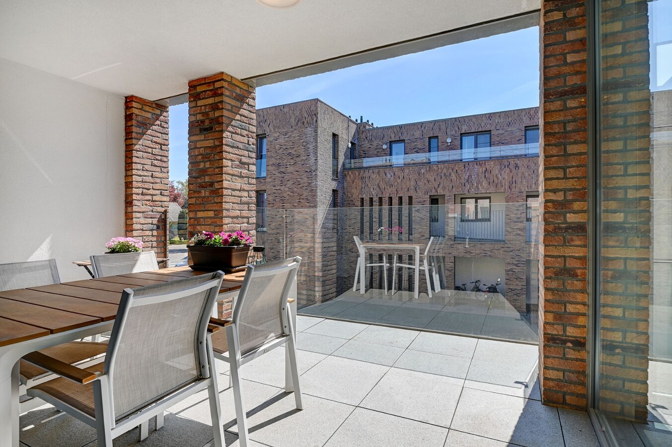 Centraal gelegen appartement met mooi terras en ondergrondse staanplaats 