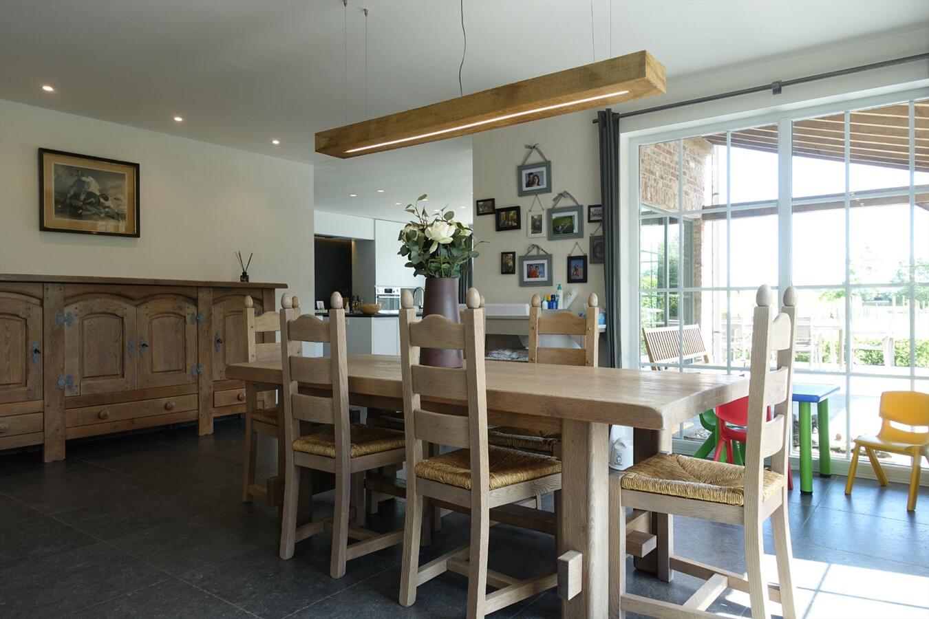 Prachtige recente villa met bijgebouw 