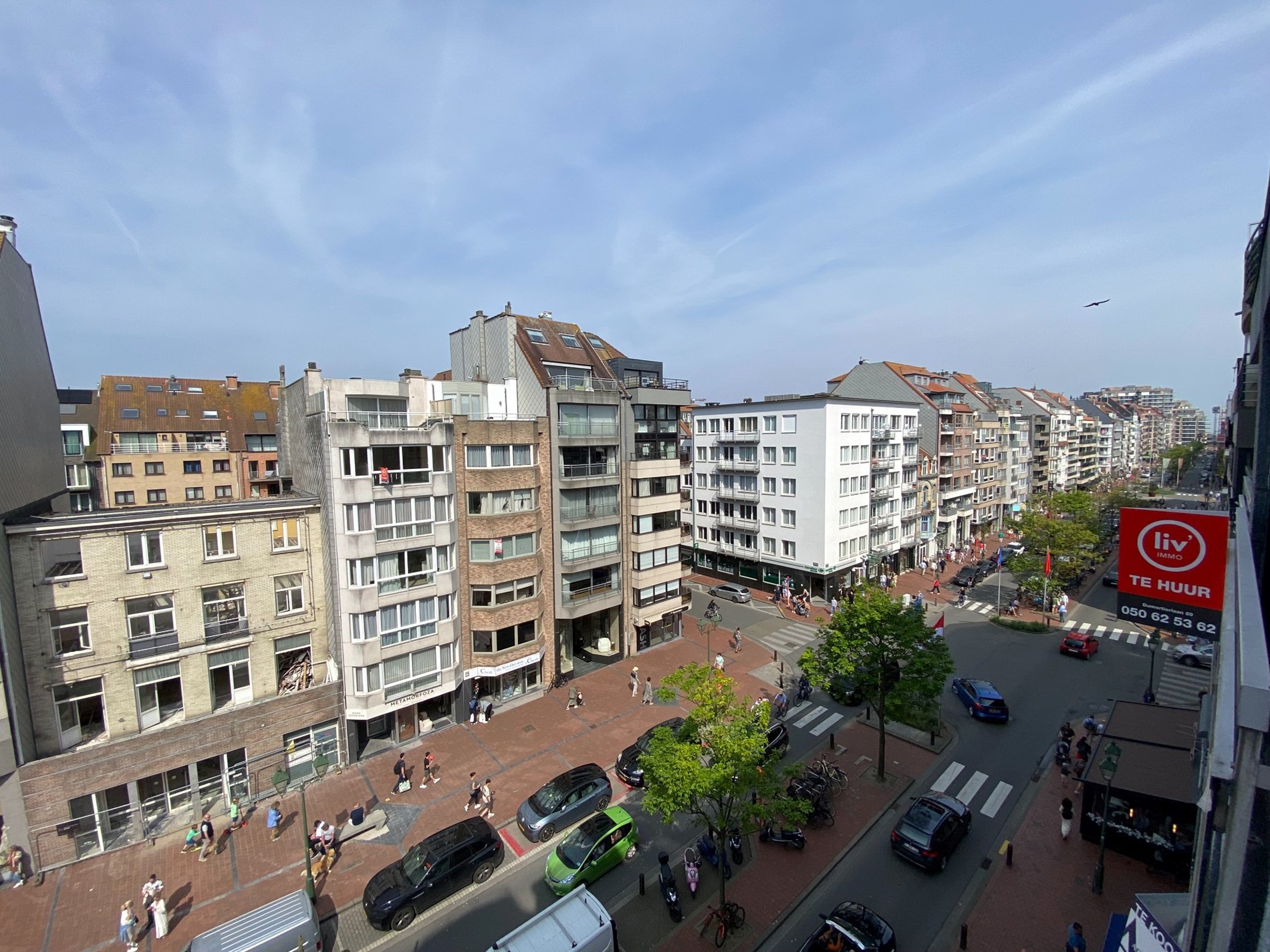 GEMEUBELD - Modern ingericht appartement met 2 volwaardige slaapkamers gelegen in de Lippenslaan. 