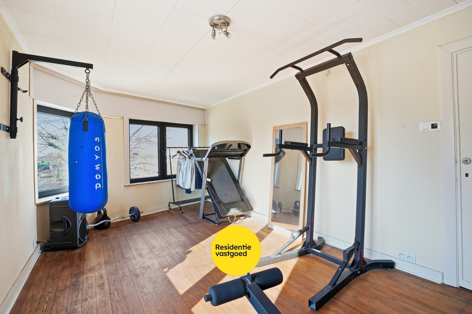 Ruime hoekwoning in het centrum van Eernegem 