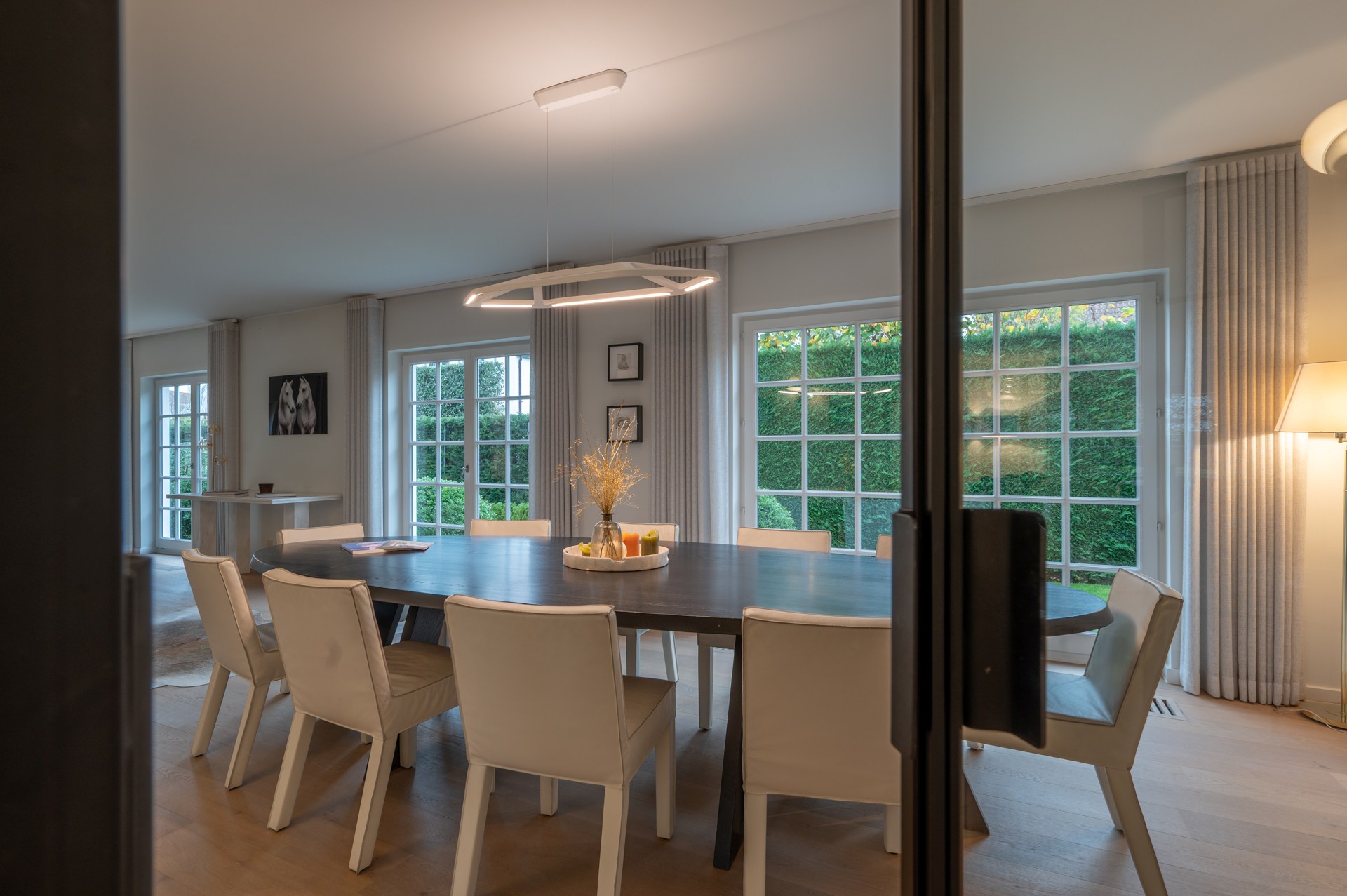 Villa exclusive entièrement meublée avec 5 chambres, piscine et double garage - emplacement prestigieux et calme près du Zoute. 