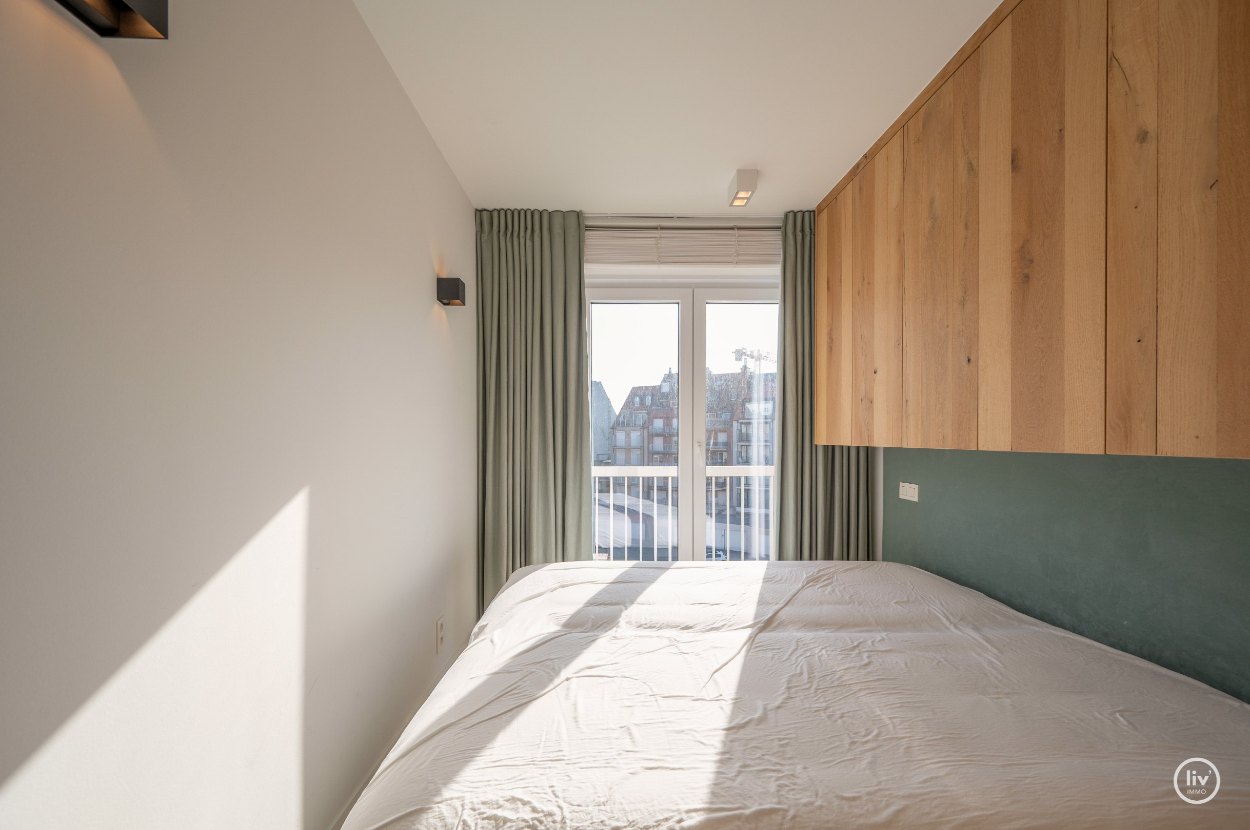 Bel appartement rénové avec vue sur la place Rubens et la mer 