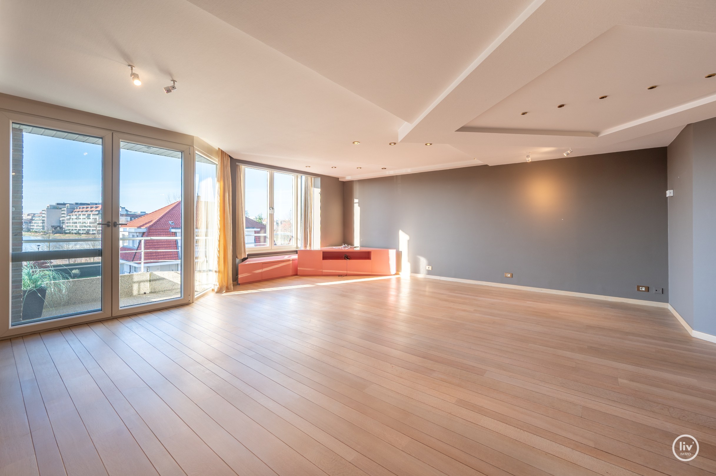 Prachtig appartement Inclusief box en staanplaats met uitzonderlijke gevelbreedte en prachtig open zicht over het zegemeer te Knokke 