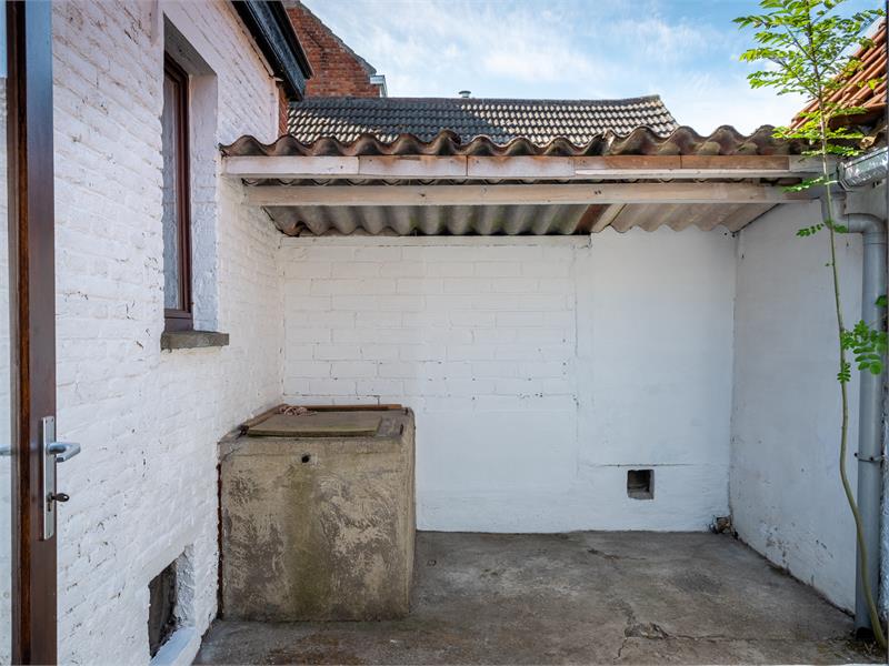 Charmante halfopen woning te Watervliet met potentieel. 