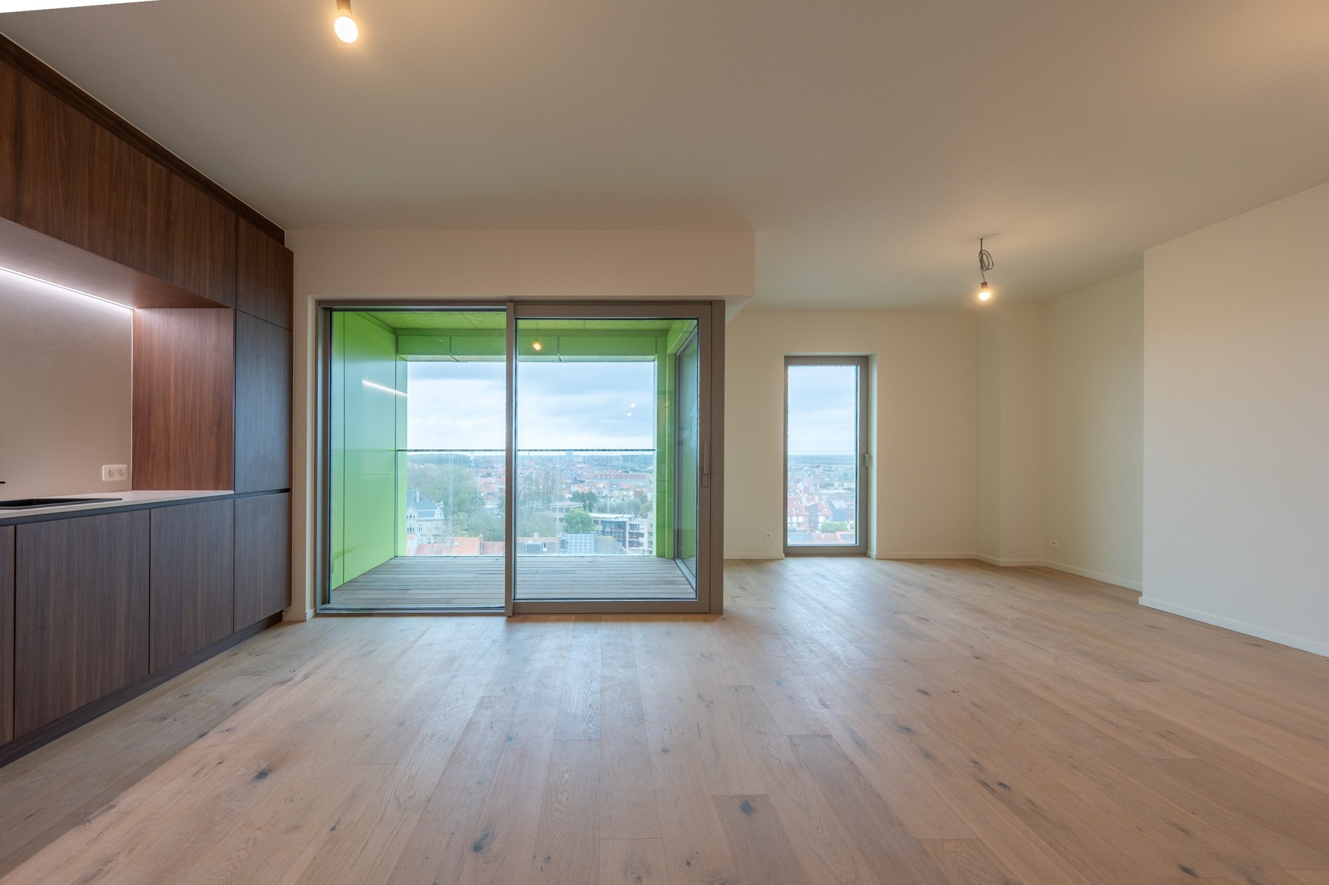 Centraal gelegen 3-kamer appartement te Res. Hoost op wandelafstand van de Zeedijk van Heist. 