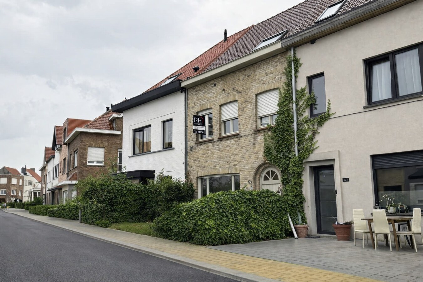 Ruim duplex-appartement met 2 slaapkamers en 2 badkamers op centrale ligging. 