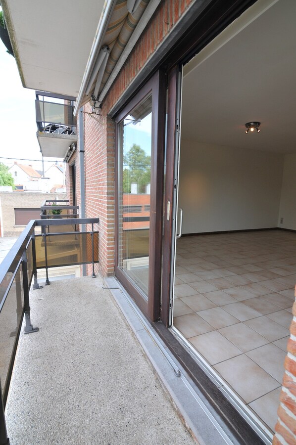 Ruim en instapklaar appartement met garage in Sint-Denijs 