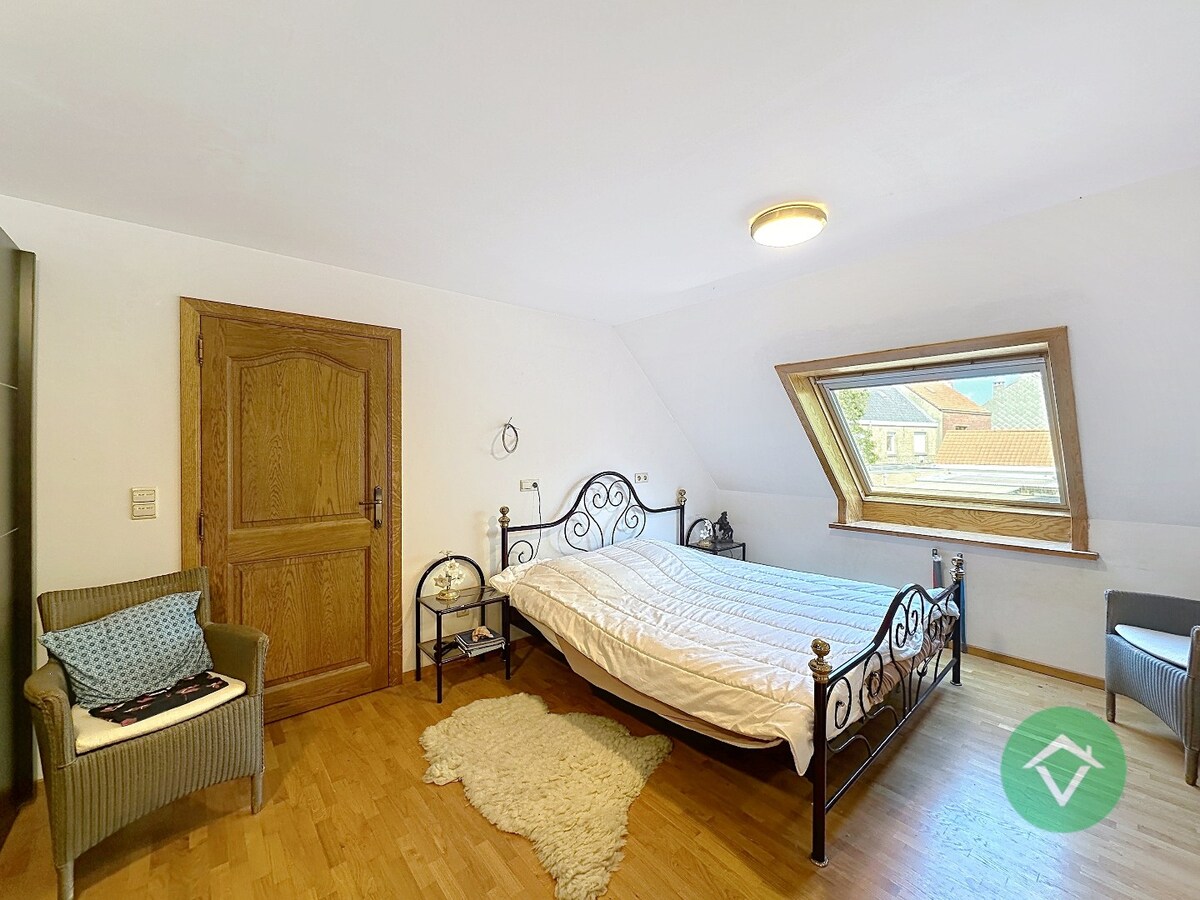 Ruime gezinswoning met dubbele garage in Koekelare 