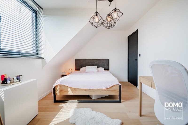 Exclusief appartement met uniek uitzicht te Alken. Inclusief 3 parkeerplaatsen en ruime kelderberging. 