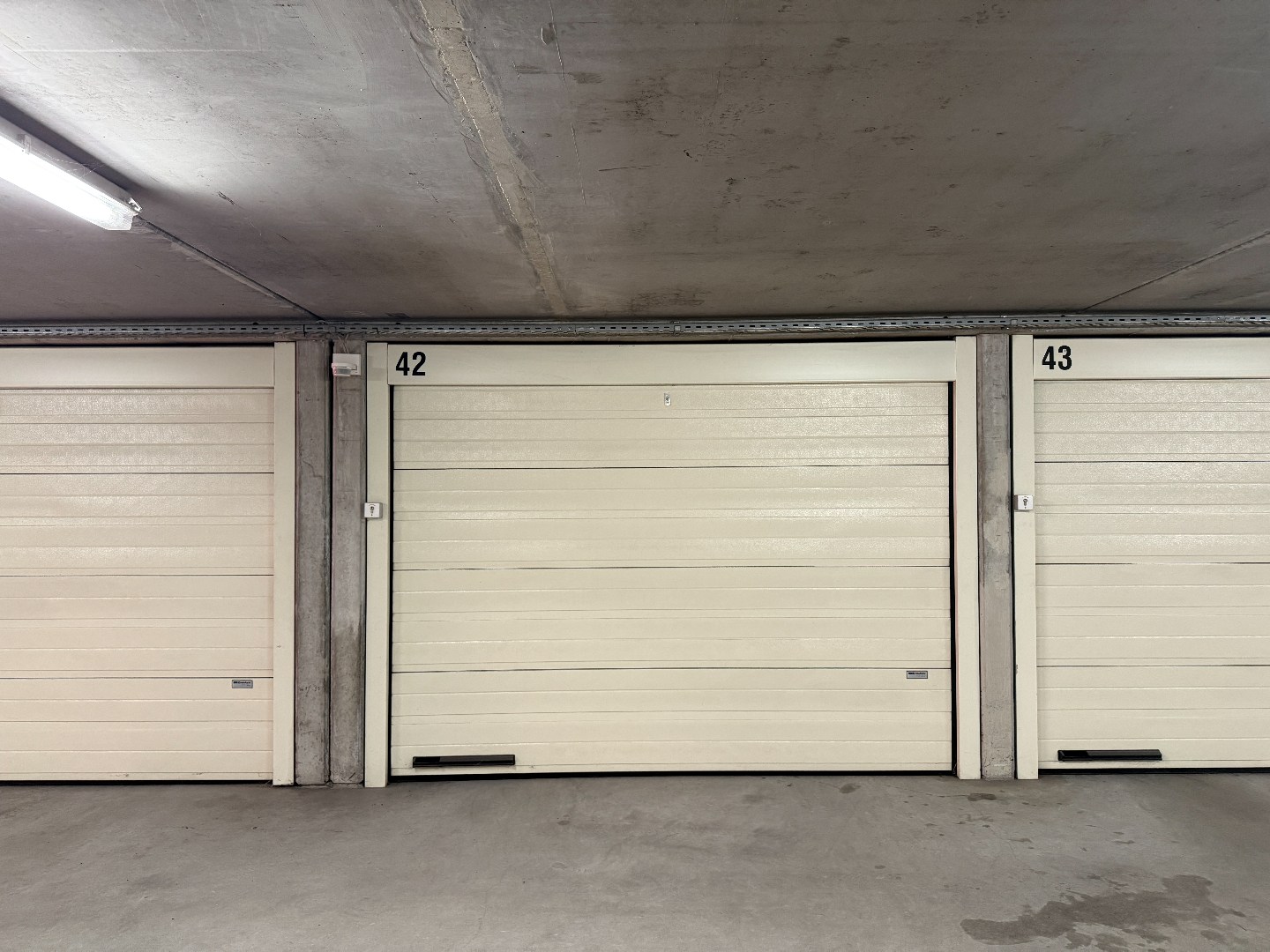 RUIME GARAGEBOX ONDER KINEPOLIS OOSTENDE 