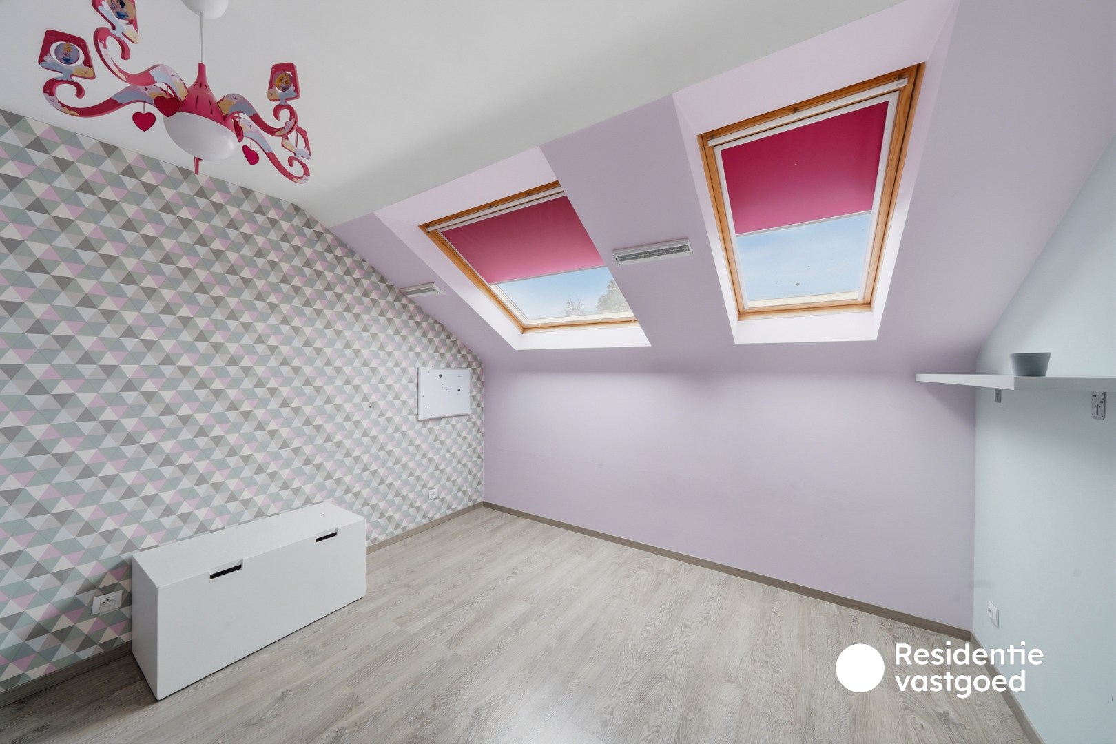 Recente en instapklare woning met 3 slaapkamers, garage en tuin te Zandvoorde! 