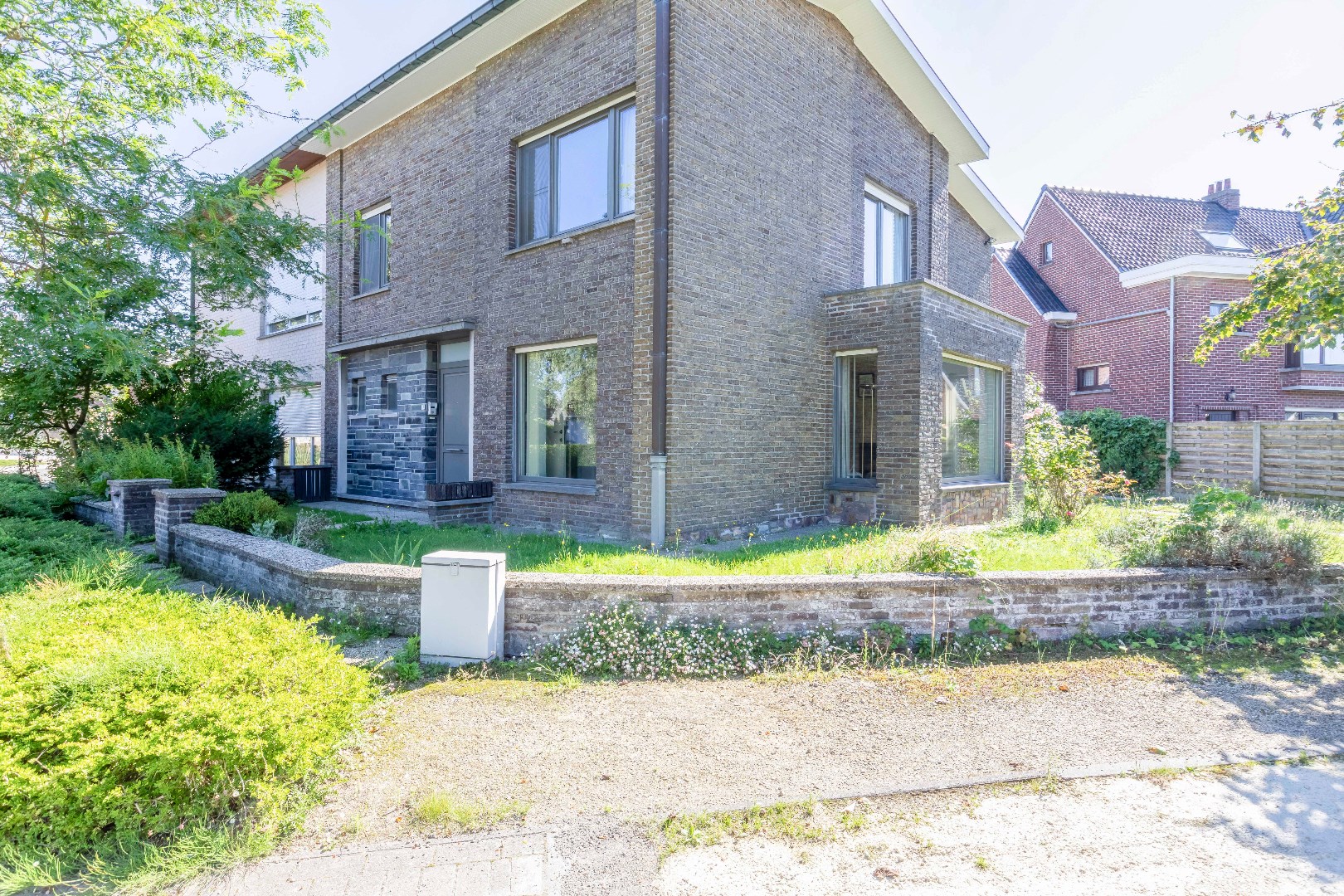 VERKOCHT - Ruime half open bebouwing met garage te Merelbeke 