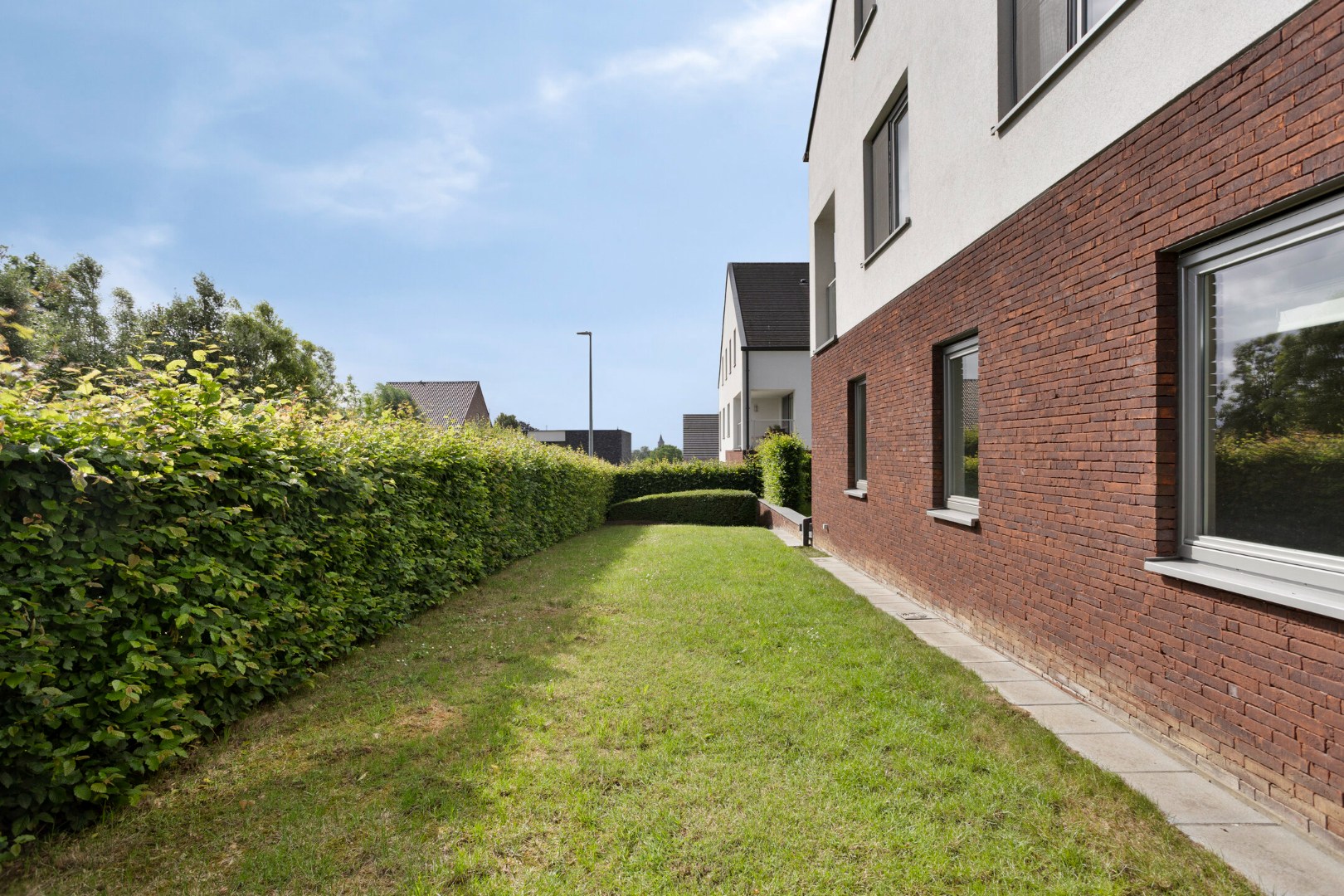 Instapklaar gelijkvloers appartement met groot terras, tuin en garagebox in Kumtich - EPC 104 KWH/m² 