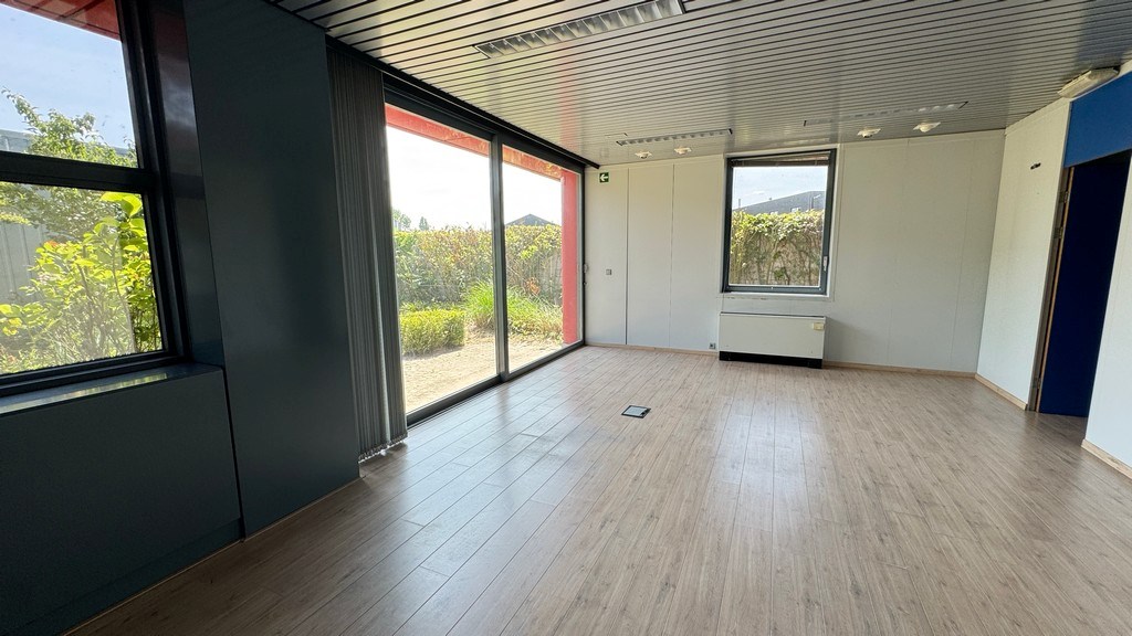 Logistiek bedrijfspand te huur in industriezone te Malle