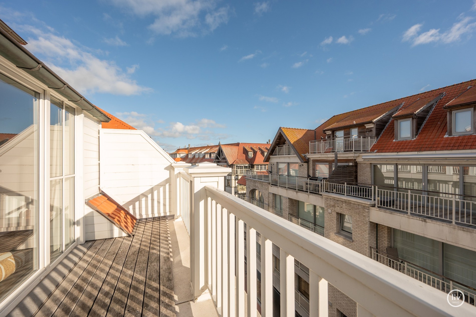 Gemeubeld - Lichtrijk duplex appartement met 2 slaapkamers – Centraal gelegen aan de Zoutelaan in Knokke 