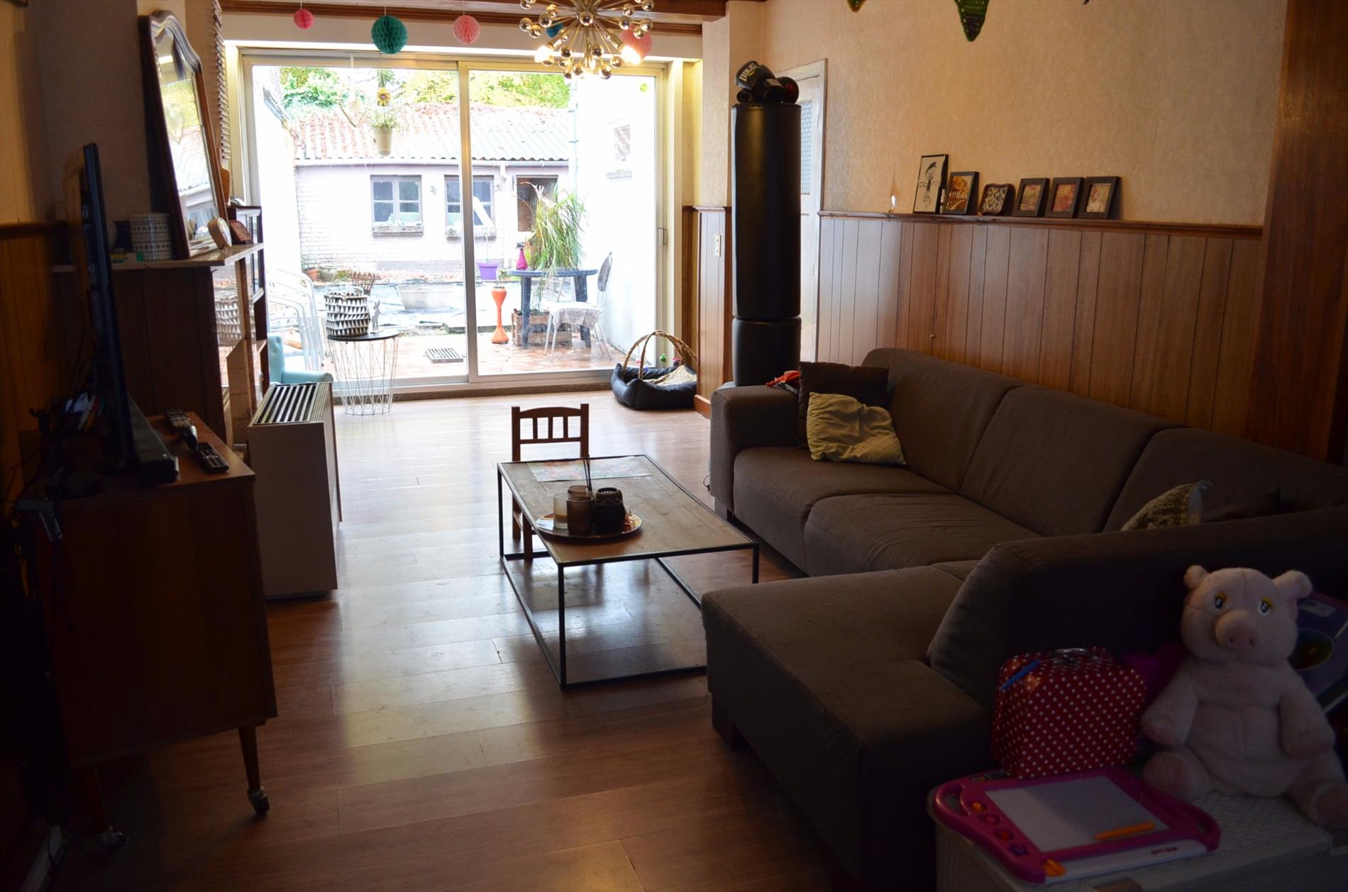 Rijwoning met 3 slpks, tuin en tuinhuis te centrum Eeklo 