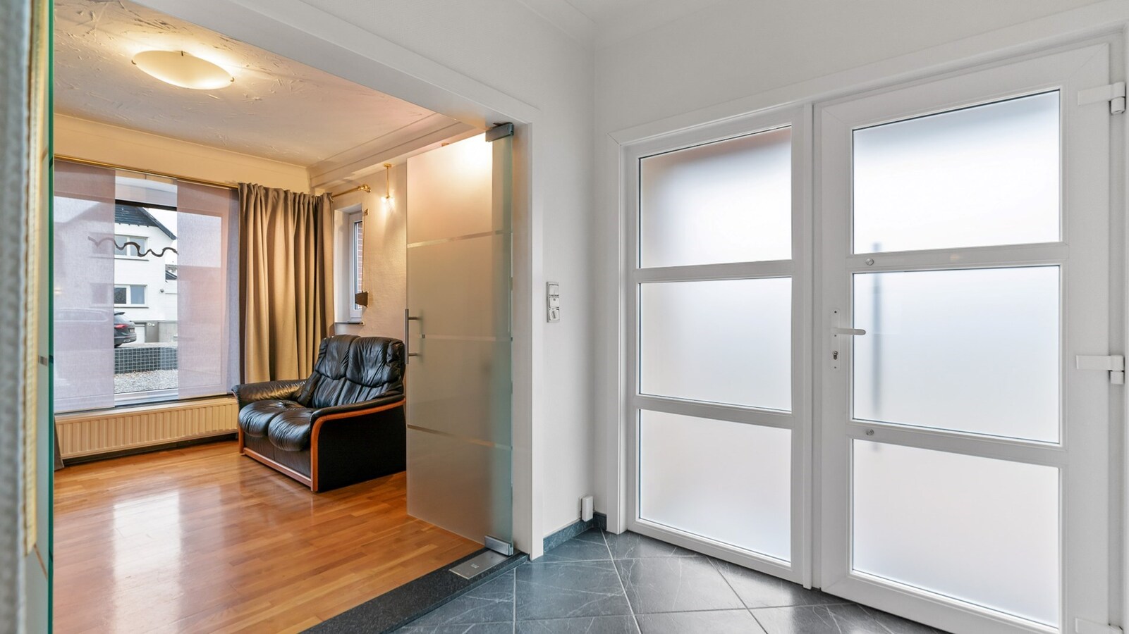 Riante gezinswoning met tal van mogelijkheden nabij Maastricht! 