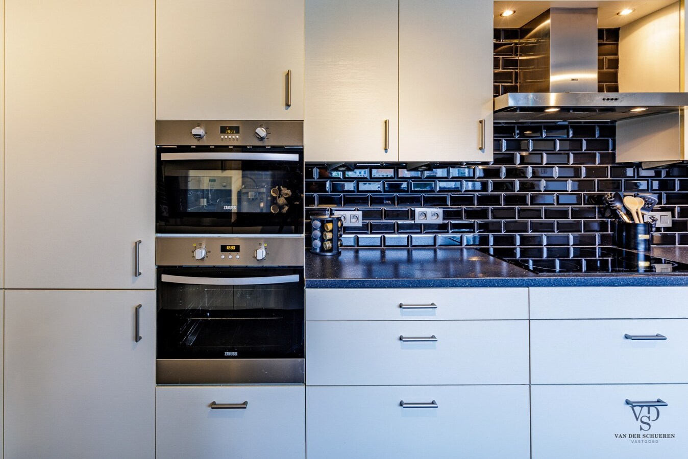 Ruime, deels gerenoveerde Half Open Bebouwing 