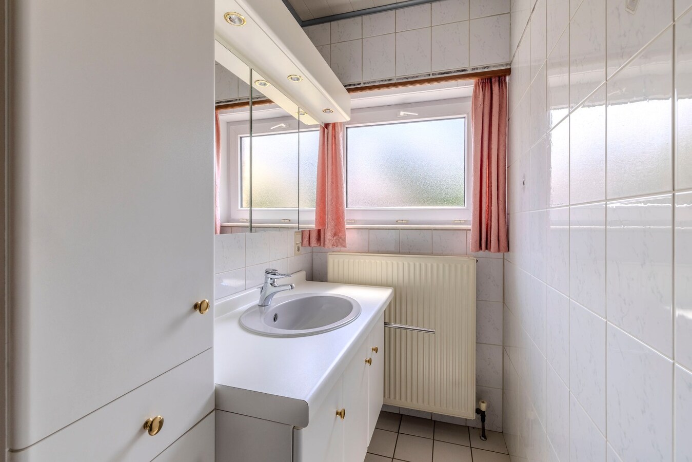 Instapklaar landhuis met mooi aangelegde tuinzone 