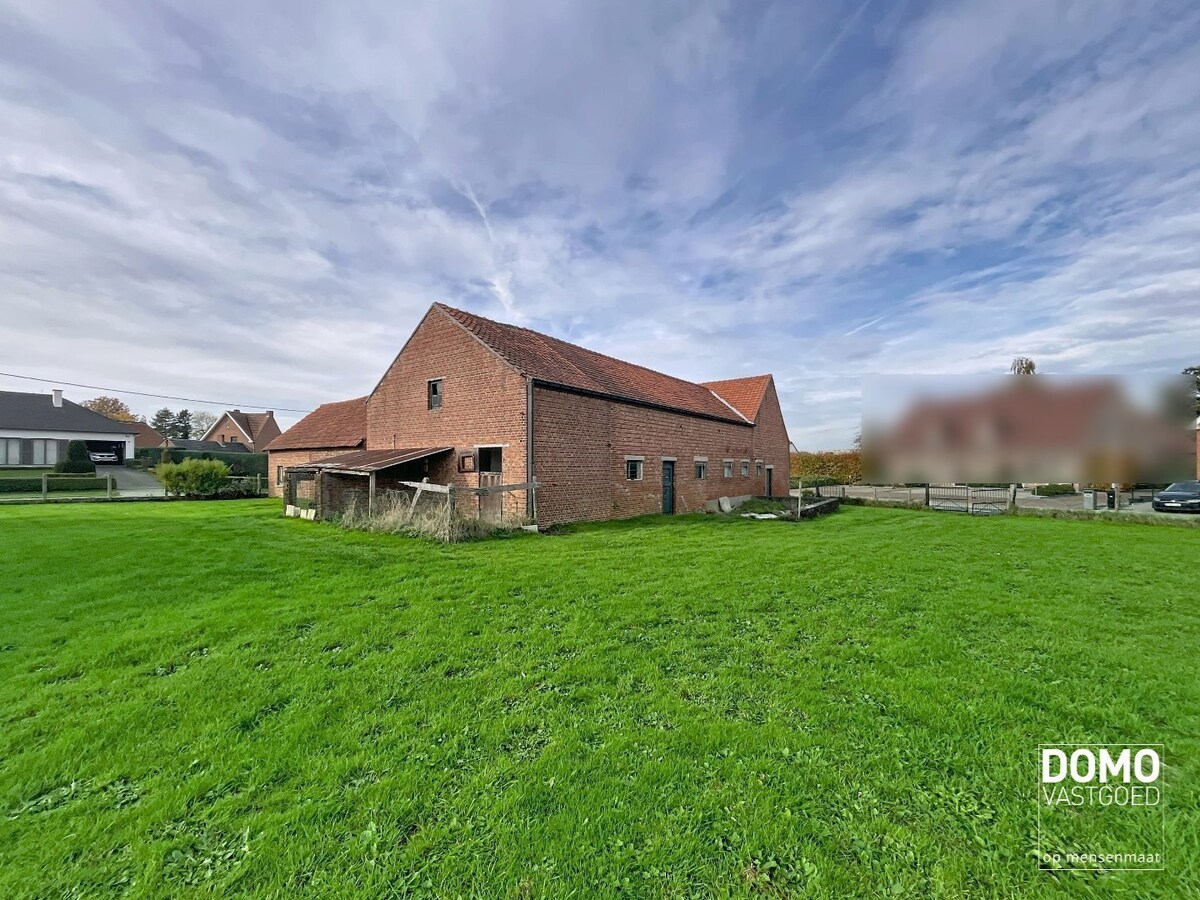 Authentieke open bebouwing met bijgebouwen en potentieel in Tuilt-Kuringen 