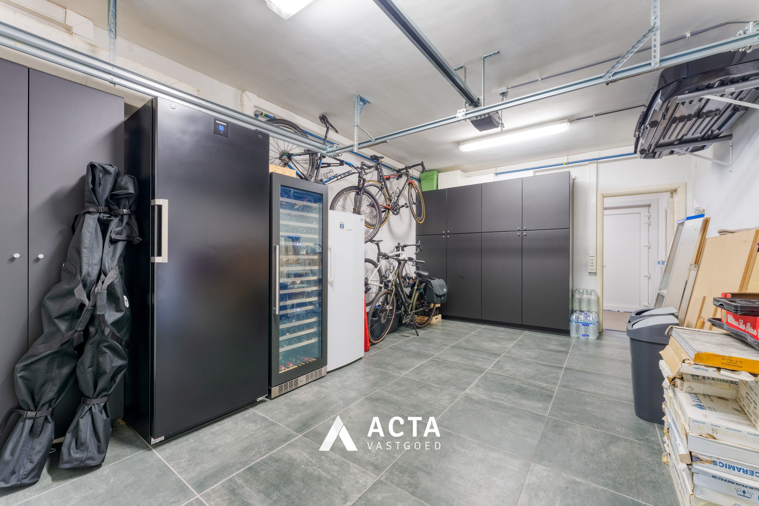 Instapklare bel-etage met 3 slaapkamers en garage 