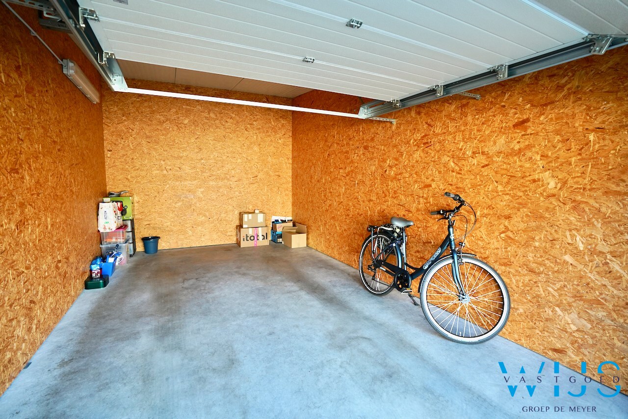 Instapklaar 2 slaapkamer appartement met garage ! 