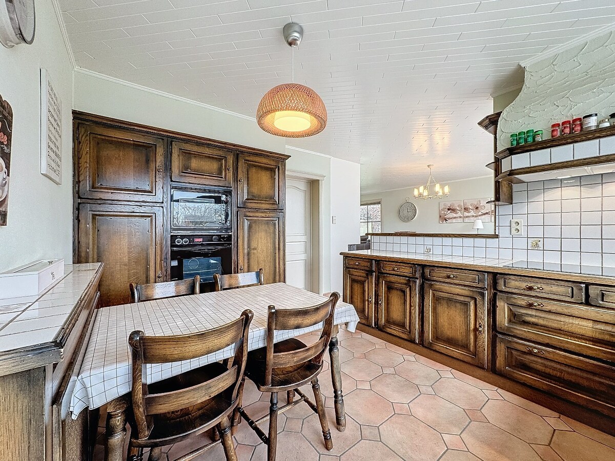 Ruime open bebouwing in landelijke stijl te Zottegem 