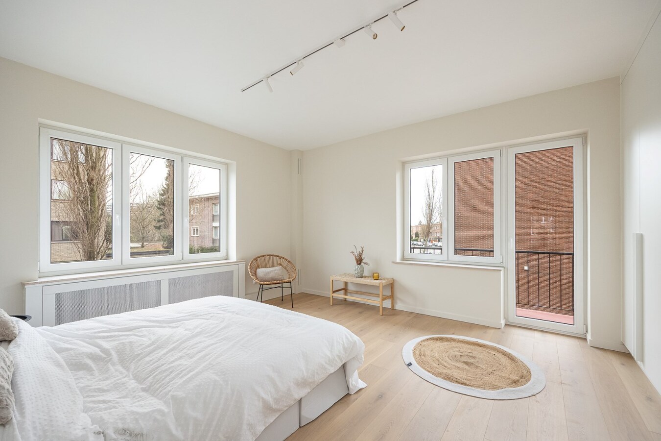 Kwaliteitsvol gerenoveerd appartement met 2 slpk en terras te Wilrijk! 