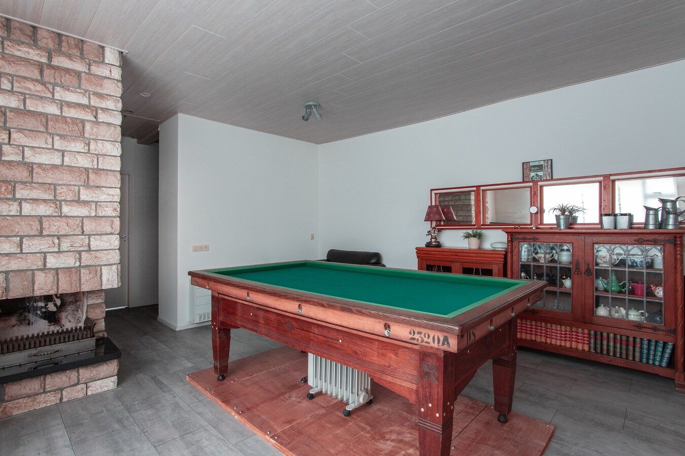 Vrijstaande, goed onderhouden woning met inpandige garage en multifunctionele ruimte, gelegen op een perceel van 312 m2. 