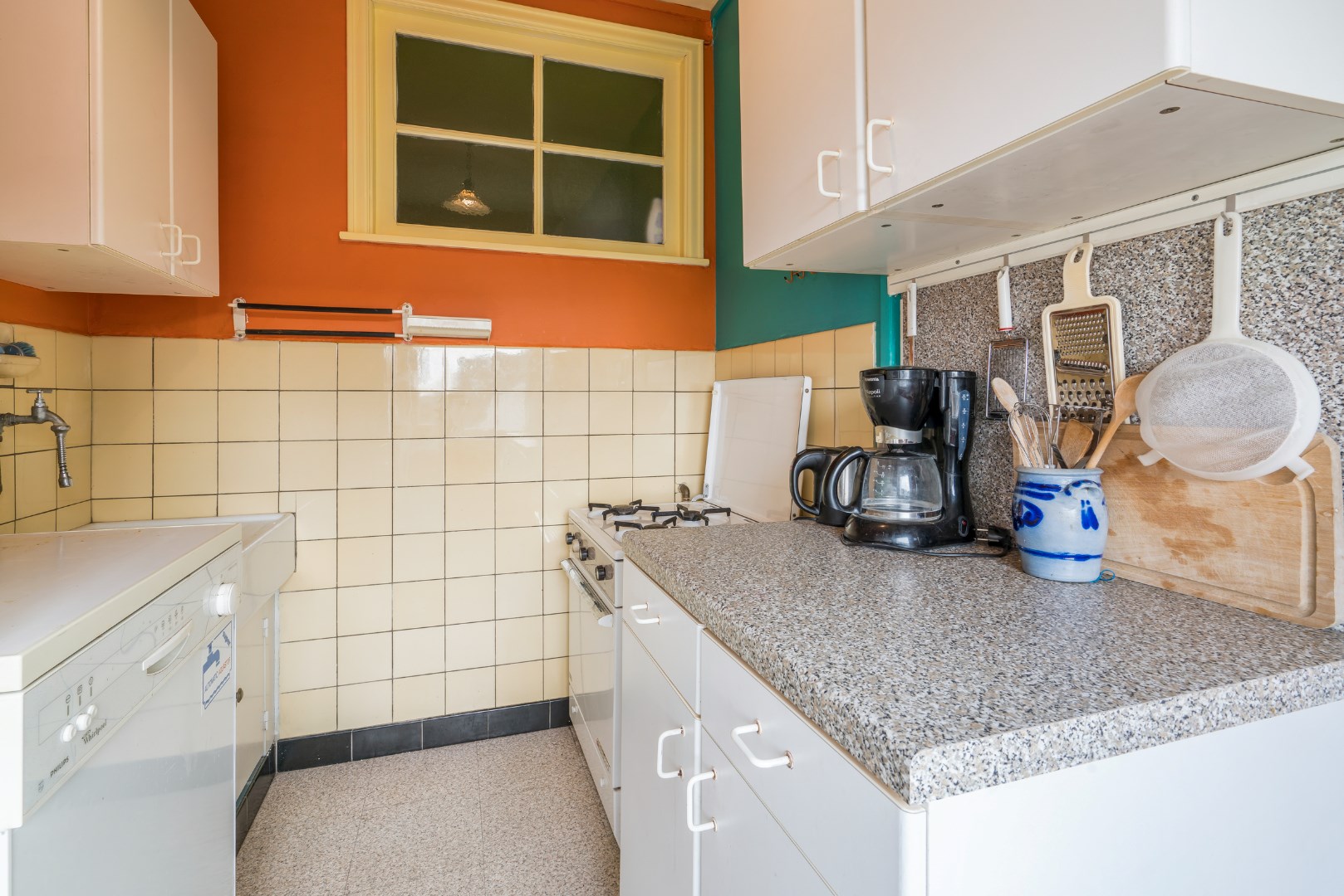 Te renoveren 2 slaapkamer appartement op het 2de verdiep 