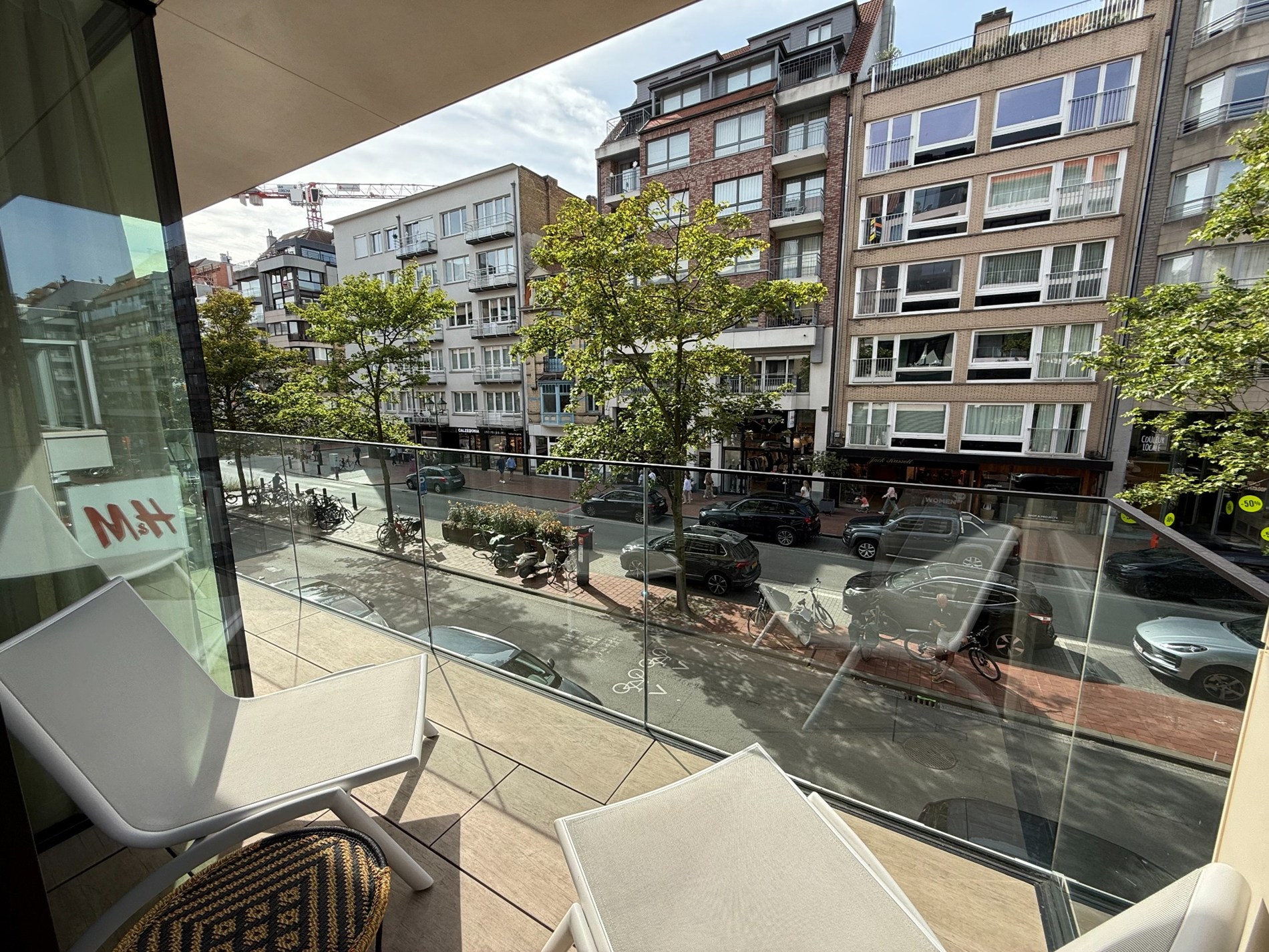 Ongemeubeld - Magnifiek woonappartement aan de zonnekant van de Lippenslaan, op wandelafstand van het strand. 
