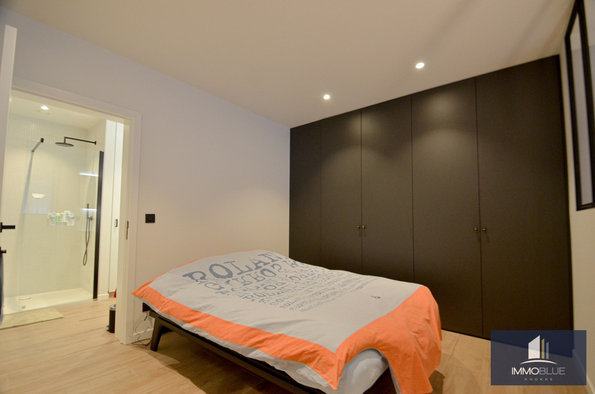 Appartement très récent, idéalement situé à quelques pas de la mer. 