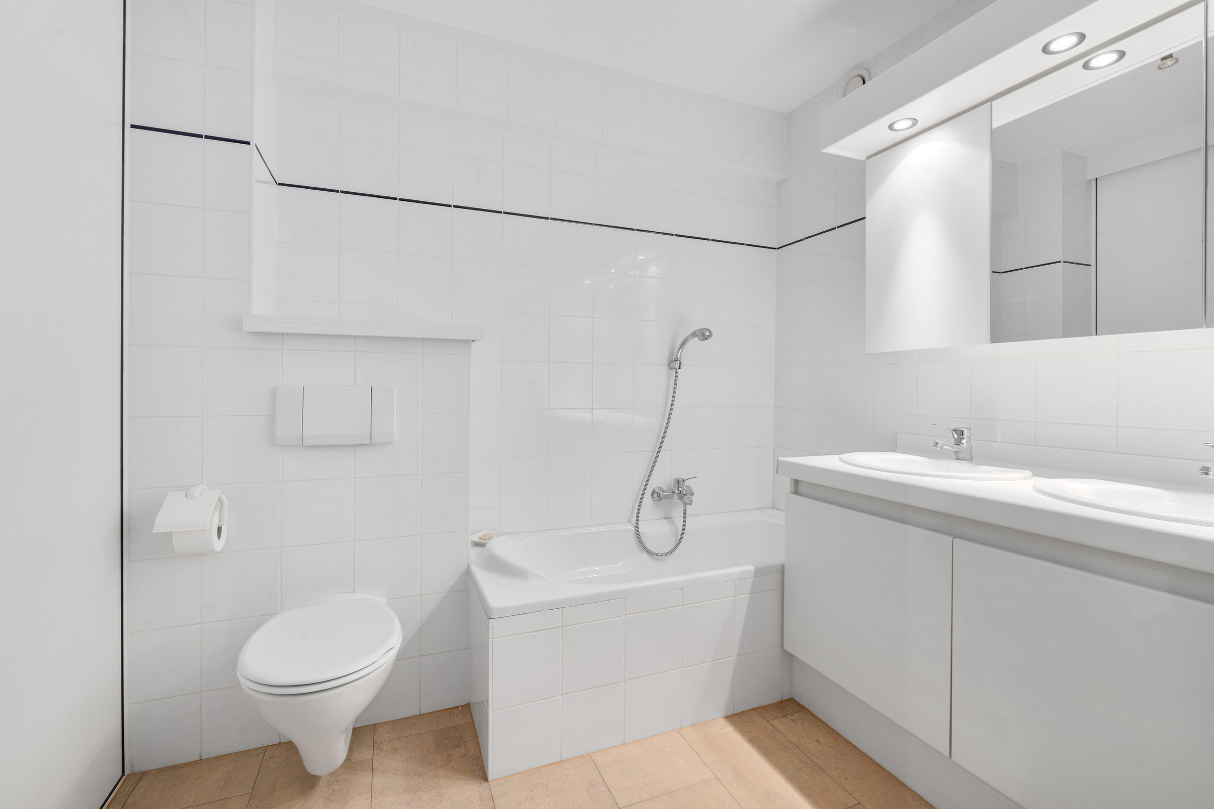 Appartement de 2 pièces bien situé au centre, du côté ensoleillé de la Lippenslaan, à distance de marche de la place Van Bunnen. 