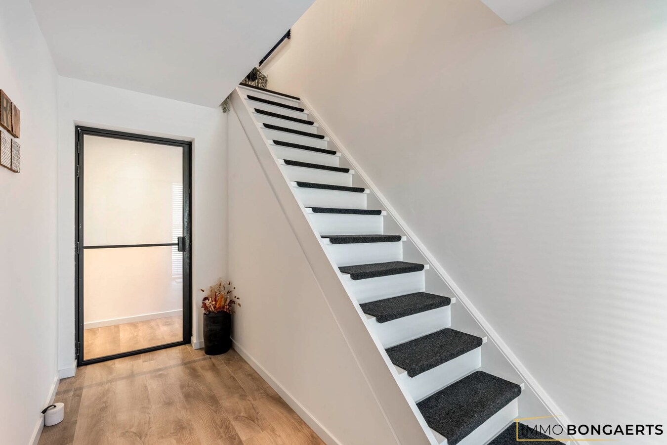 Volledig gerenoveerde woning met 4 slaapkamers 