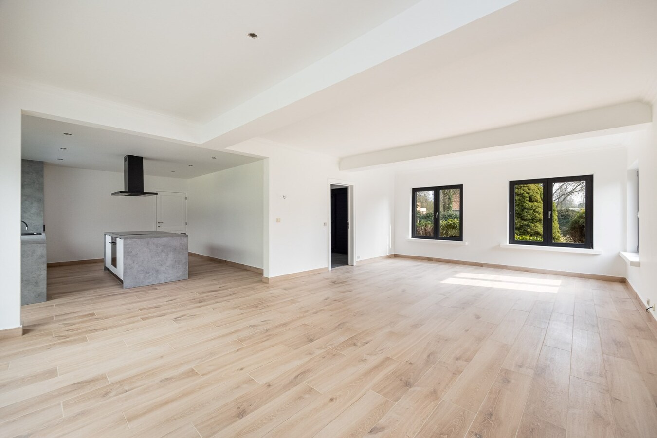 Landelijke, gerenoveerde woning met 4 slaapkamers op perceel van 2.322 m² 