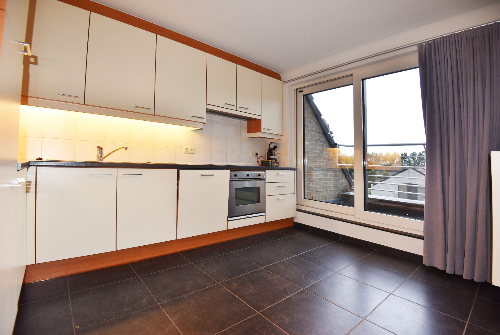 Ruim appartement met 3 slpk, terras en garage te Eeklo 