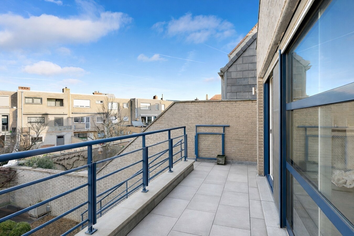 Ruime gezinswoning met inpandige garage en gezellige tuin. 