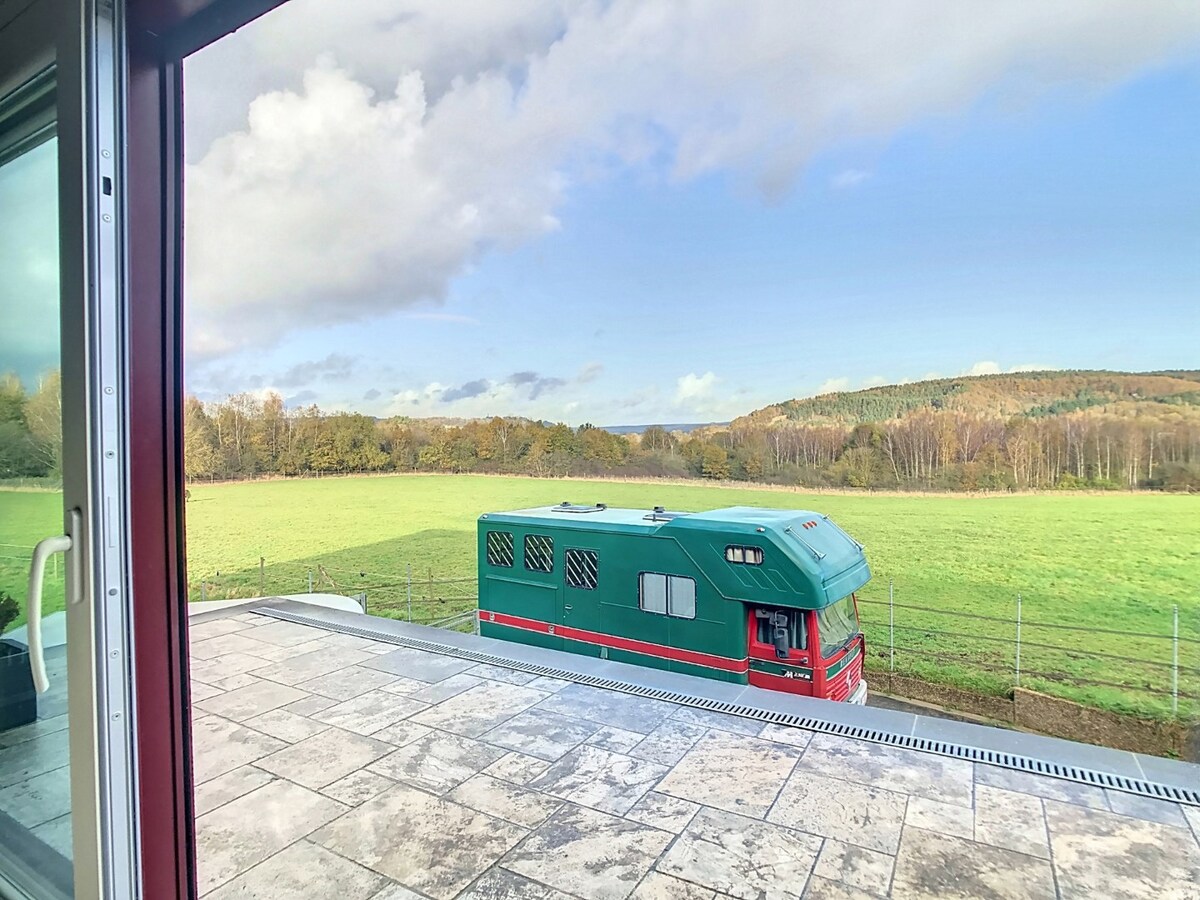 Paardeneigendom met villa, luxe en comfort in Harzé/Aywaille op ca.8,5ha 