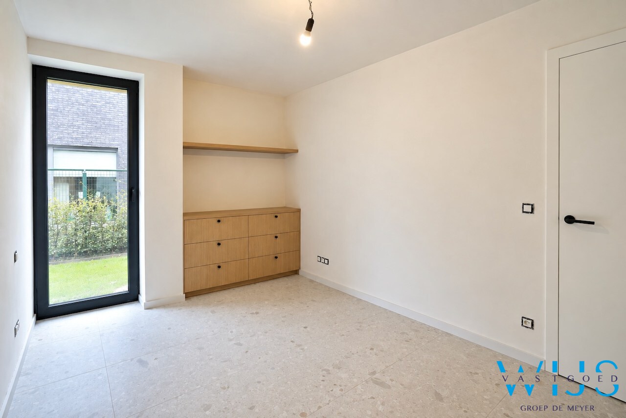 High-end gelijkvloers appartement met tuin te Lembeke ! 