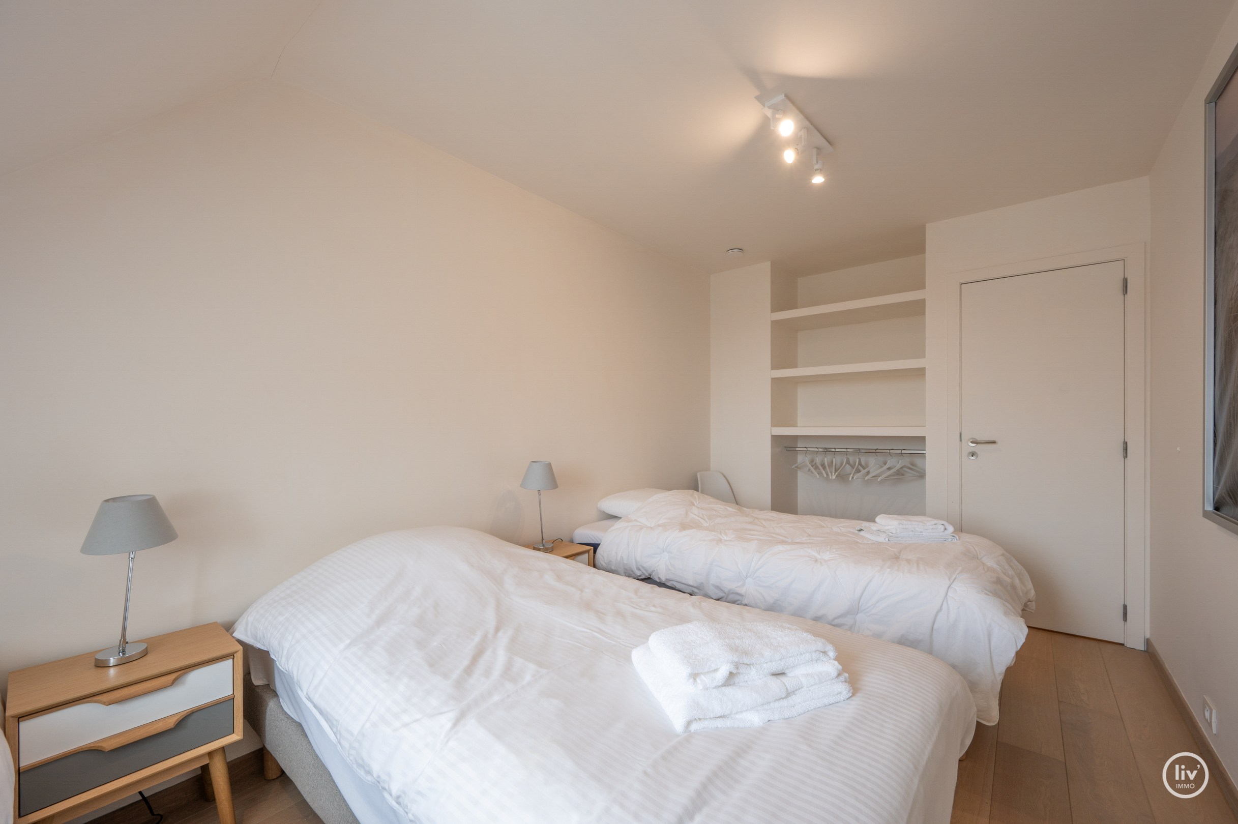Zuidgericht en tevens instapklaar 4-slaapkamer appartement (159m2!) voorzien van 2 ruime terrassen met mogelijkheid tot aankoop van een XL-garagebox. 