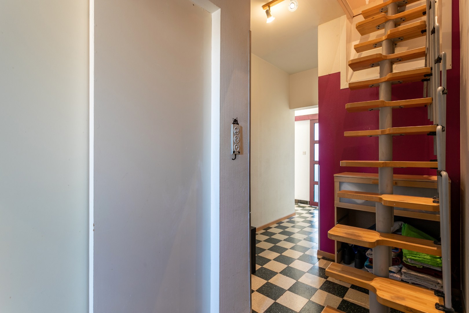 App 200m² met 3 slpks, terras en autostaanplaats te Halle 