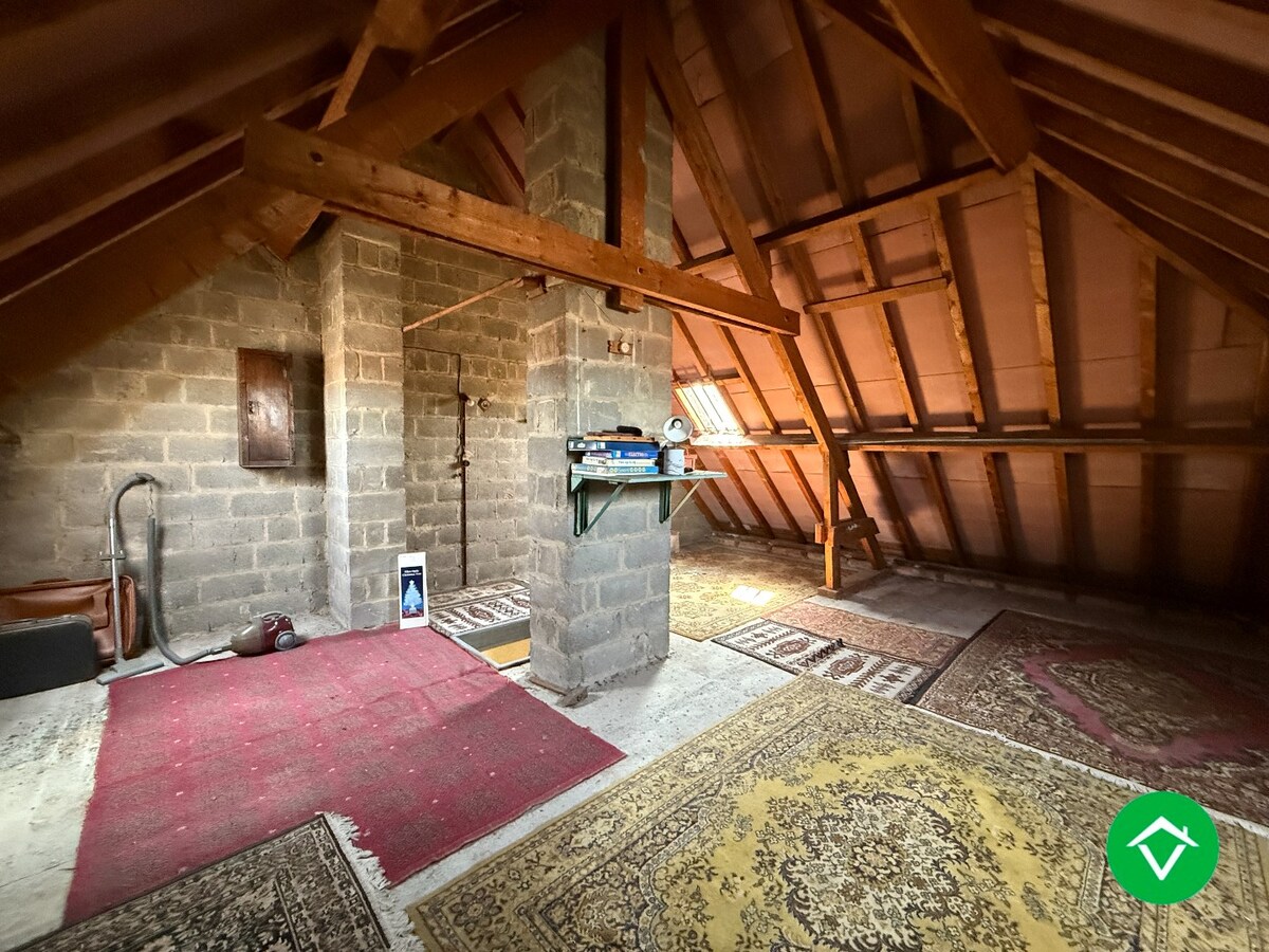 Stevige woning met 3 slaapkamers, tuin en garage in een rustige wijk te Rumbeke 