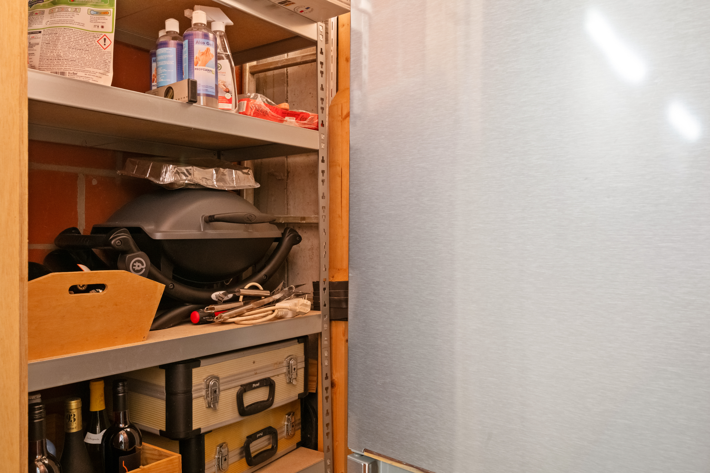 Voici la traduction en français :Grand appartement en duplex avec 2 chambres, 2 salles de bains et terrasses ensoleillées, près de la digue de Heist (possibilité d'offre d'un garage intégré). 