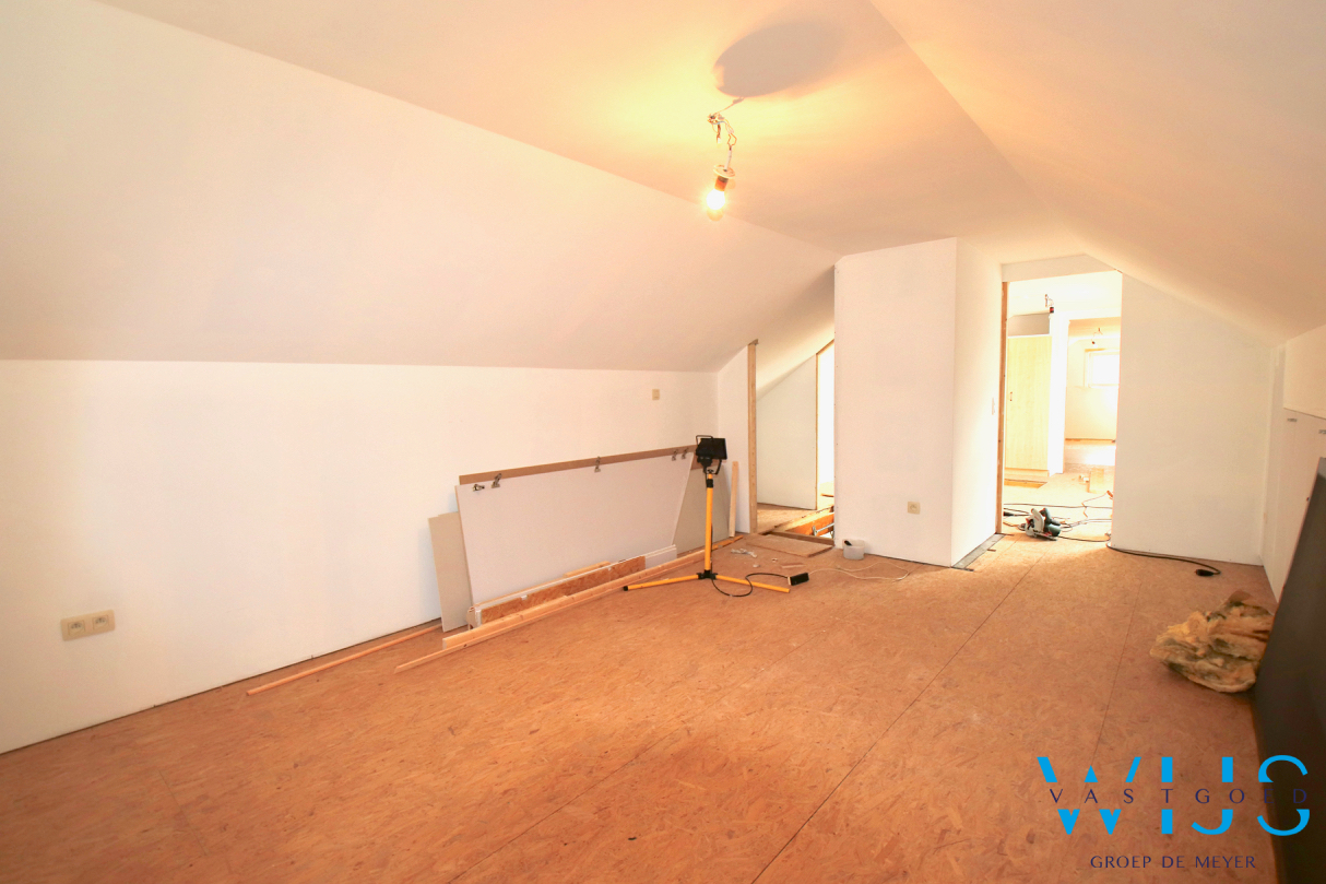 Leuke gezinswoning met 4 slaapkamers &amp; tuin te Oosteeklo ! 