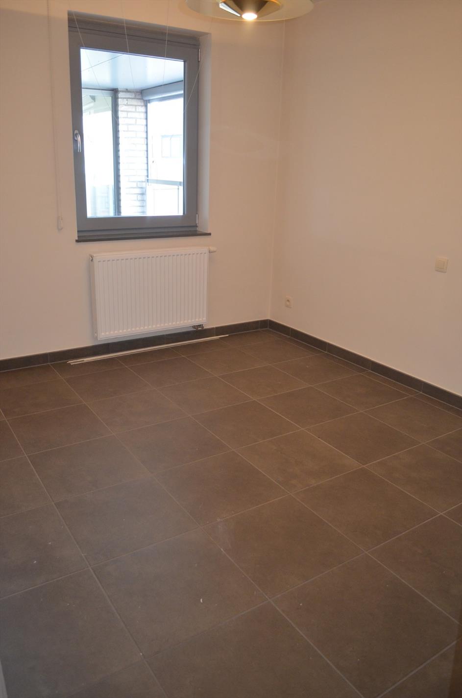 Appartement met 2 slpks, terras en garage te centrum Maldegem 